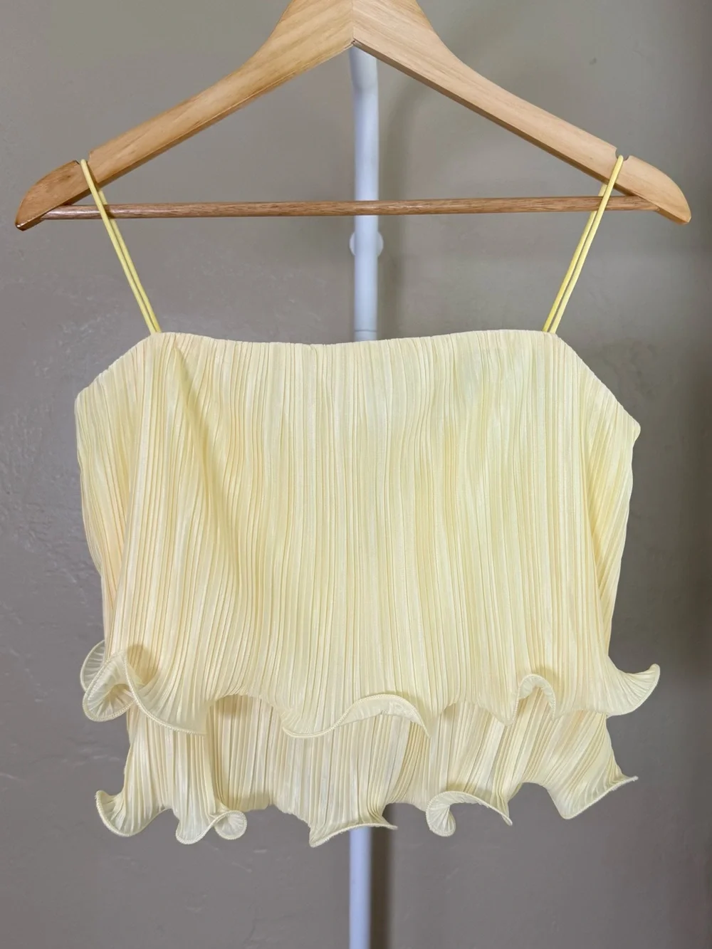 Commense Soft Butter Yellow Pleated Layered Ruffle Skirt Cami Set NWT Medium - Picture 10 of 13